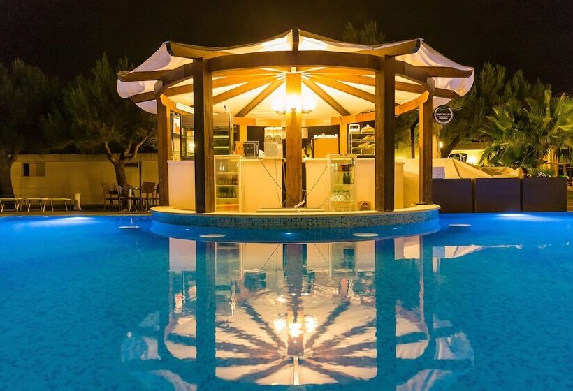 פונדק Nicolaus Club Alimini Smile