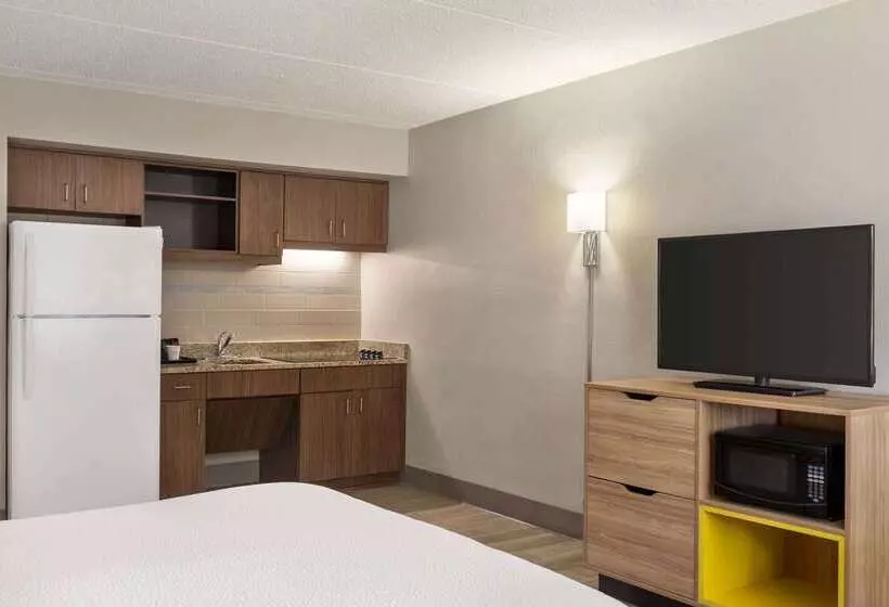 בית מלון כפרי Days Inn By Wyndham Cocoa Beach Port Canaveral