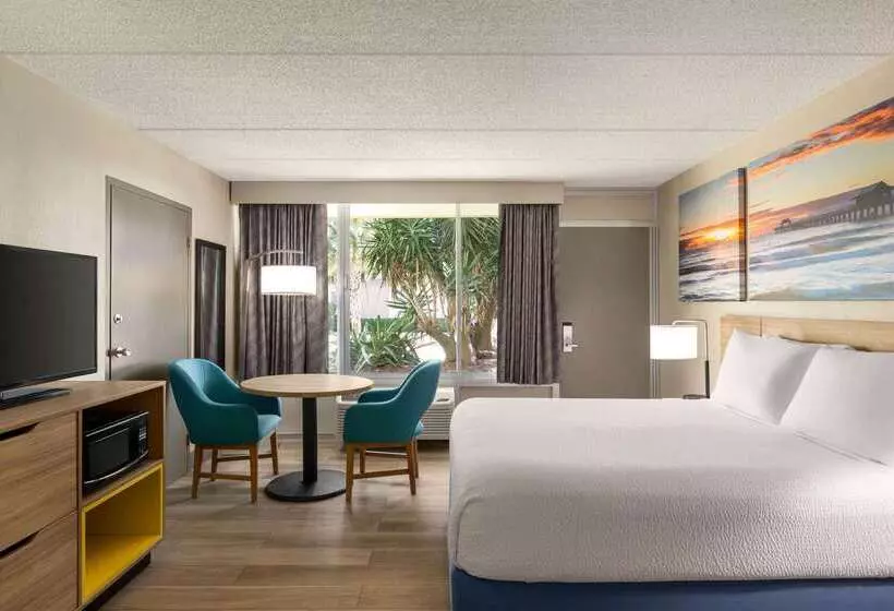 בית מלון כפרי Days Inn By Wyndham Cocoa Beach Port Canaveral