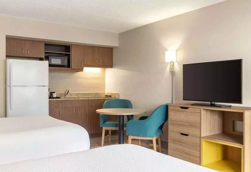 בית מלון כפרי Days Inn By Wyndham Cocoa Beach Port Canaveral