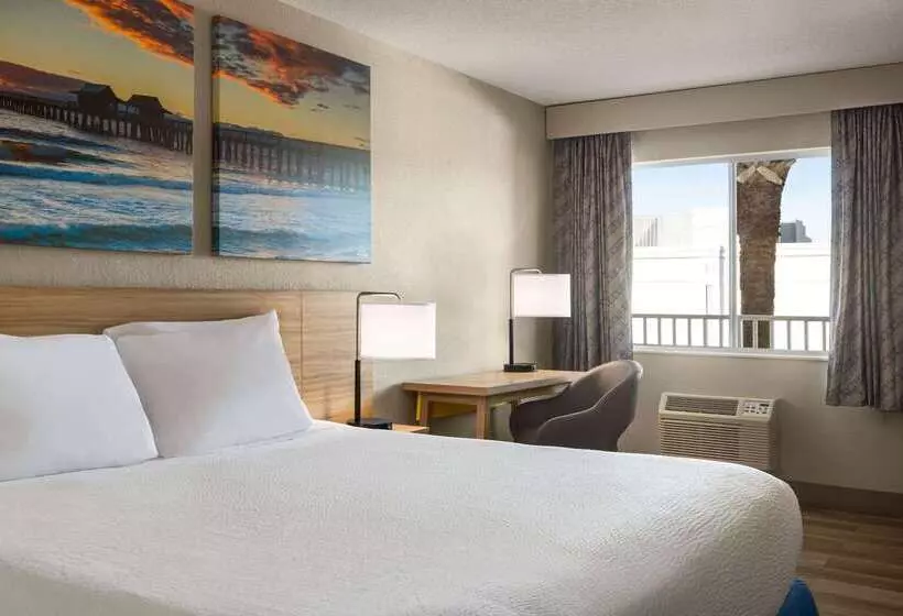 בית מלון כפרי Days Inn By Wyndham Cocoa Beach Port Canaveral