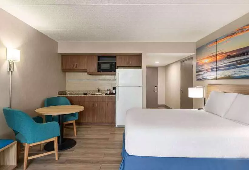 בית מלון כפרי Days Inn By Wyndham Cocoa Beach Port Canaveral