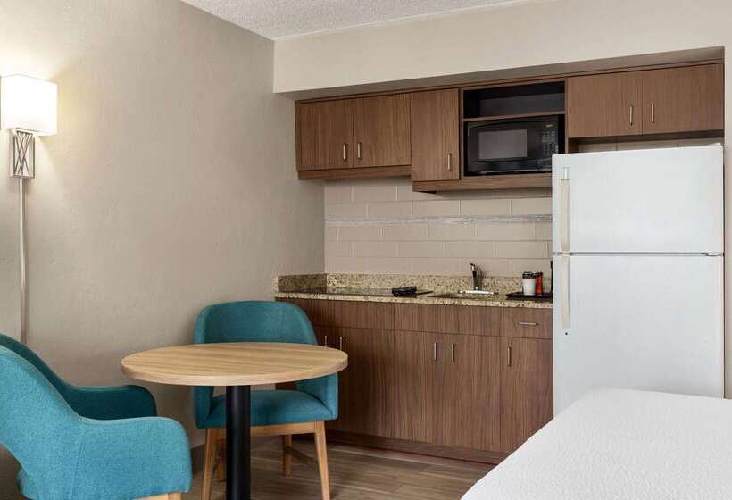 Otel Days Inn By Wyndham Cocoa Beach Port Canaveral