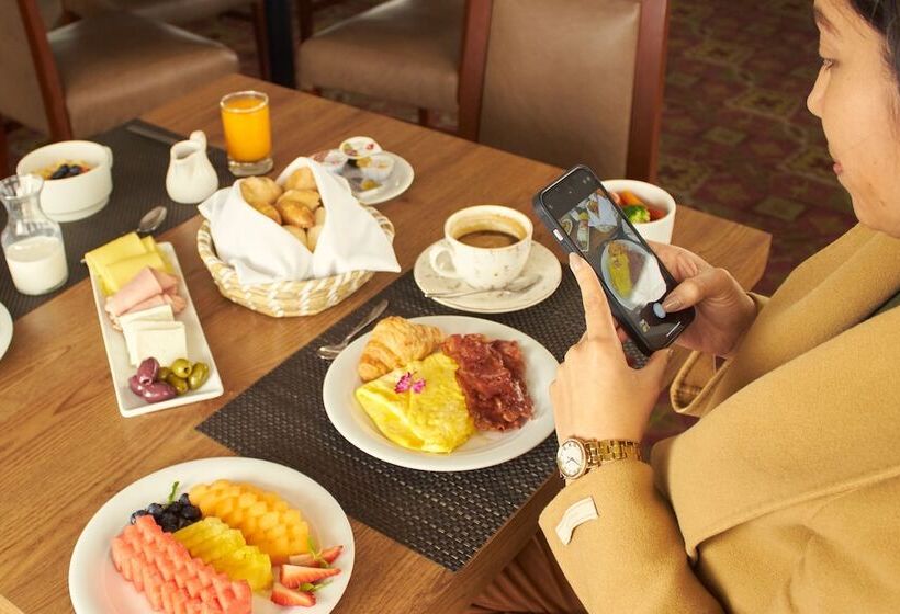 Отель Estelar Miraflores