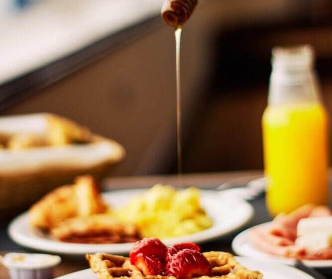 Отель Estelar Miraflores