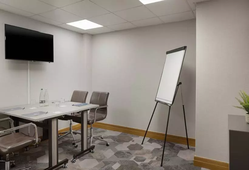 Отель Hilton York