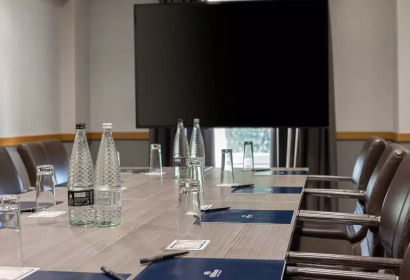 Отель Hilton York