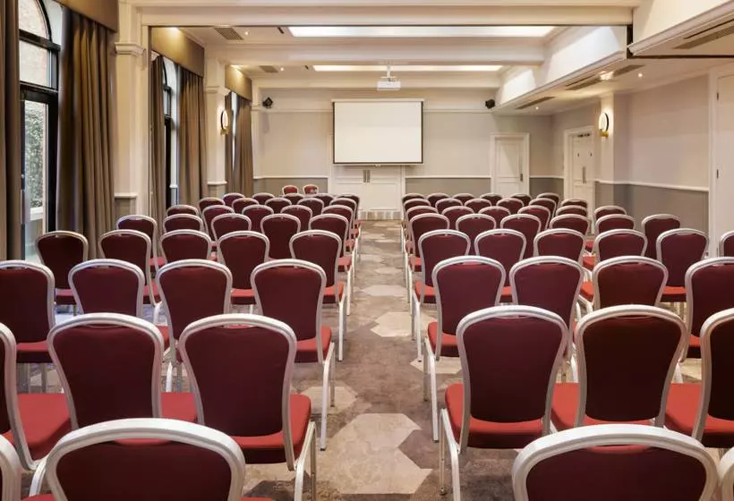 Отель Hilton York