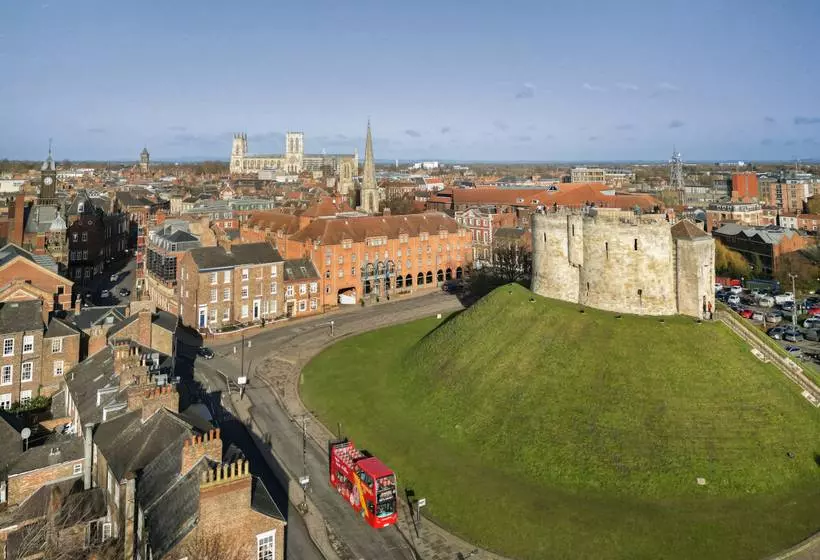 Отель Hilton York