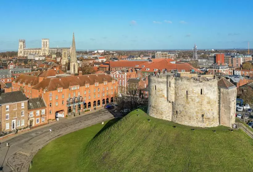 Отель Hilton York