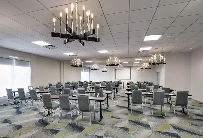 هتل Holiday Inn Montreal Longueuil, An Ihg