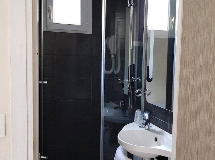 هتل Hôtel D Anjou