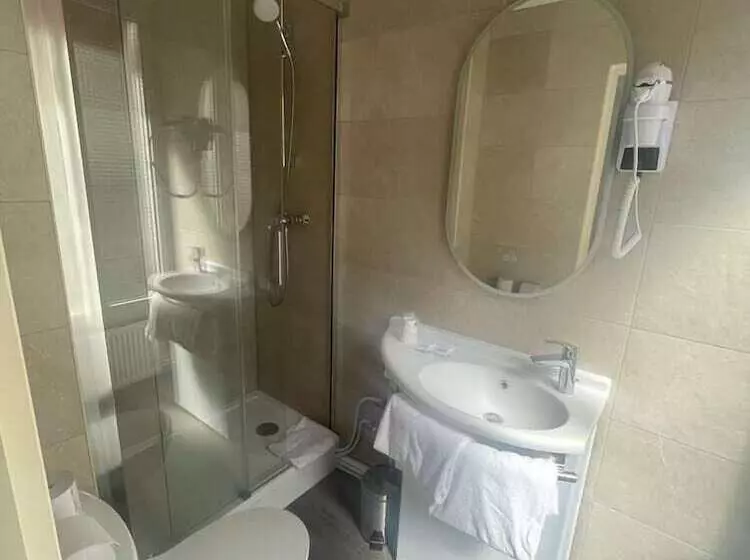 هتل Hôtel D Anjou