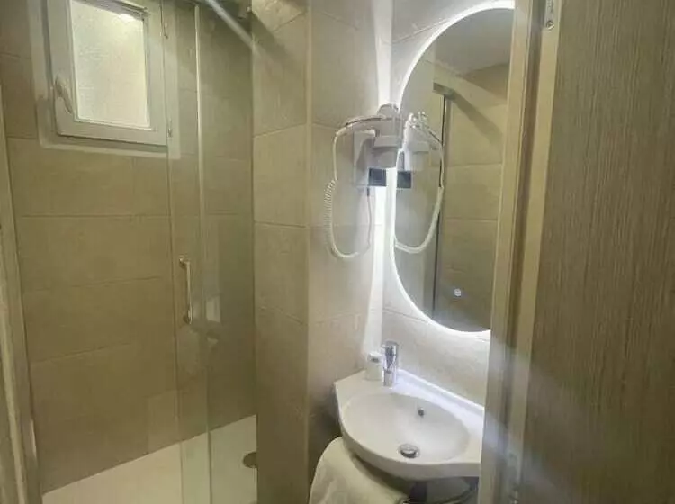 هتل Hôtel D Anjou