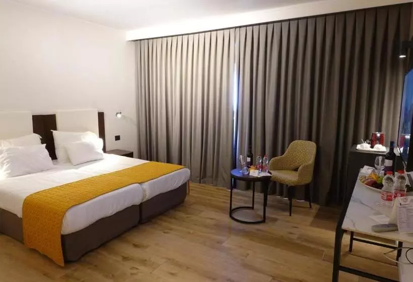 호텔 Plaza Nazareth Illit