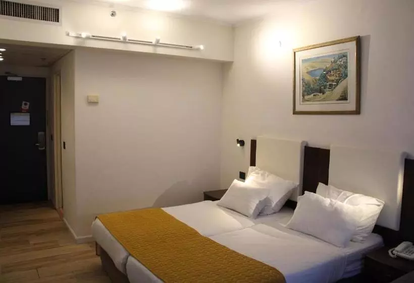 호텔 Plaza Nazareth Illit