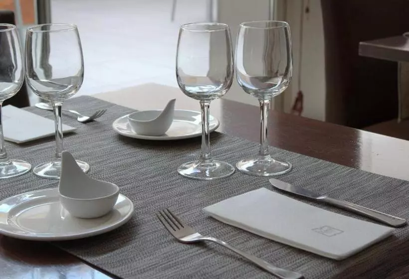 Отель Zenit Borrell