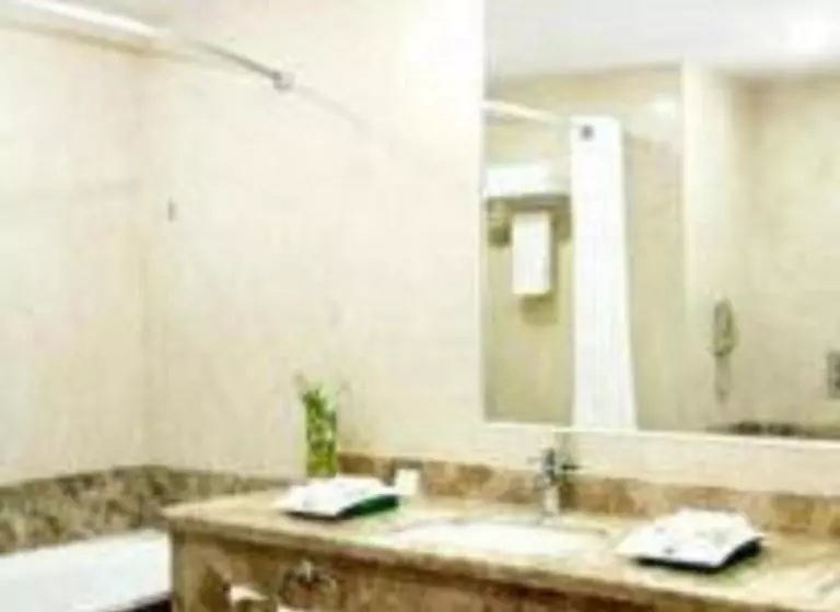 Отель Holiday Inn Olaya, An Ihg