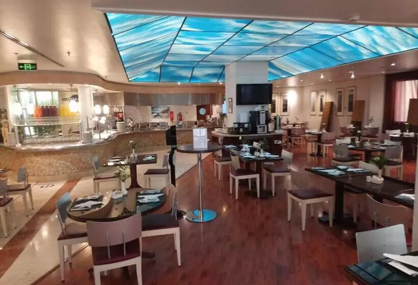 Отель Holiday Inn Olaya, An Ihg