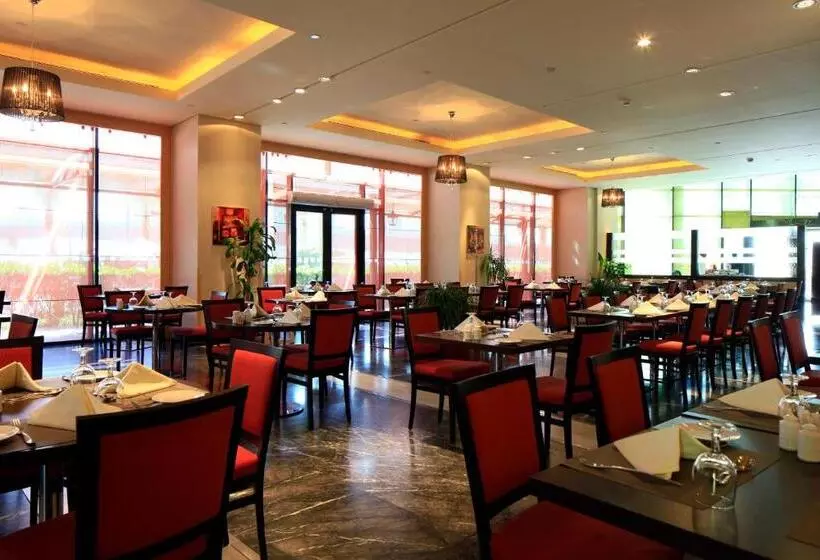 Отель Holiday Inn Olaya, An Ihg