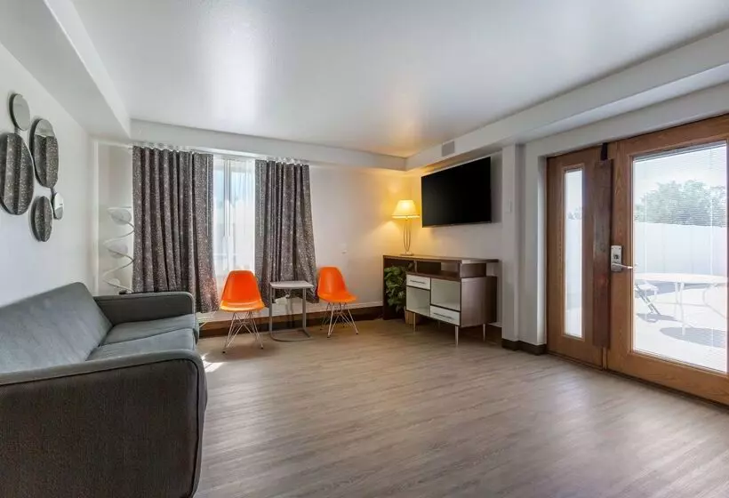 هتل Howard Johnson By Wyndham Billings