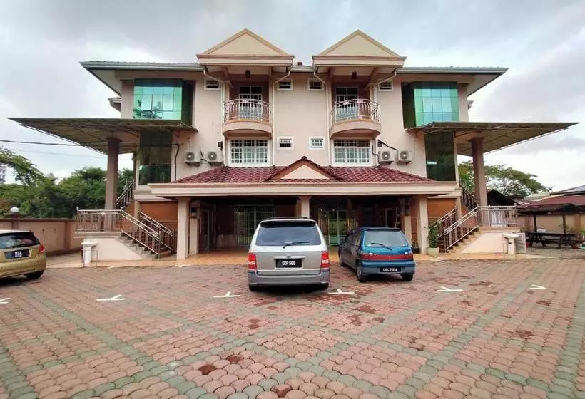 Hotelli Oyo 89934 Rose Village Inn 1