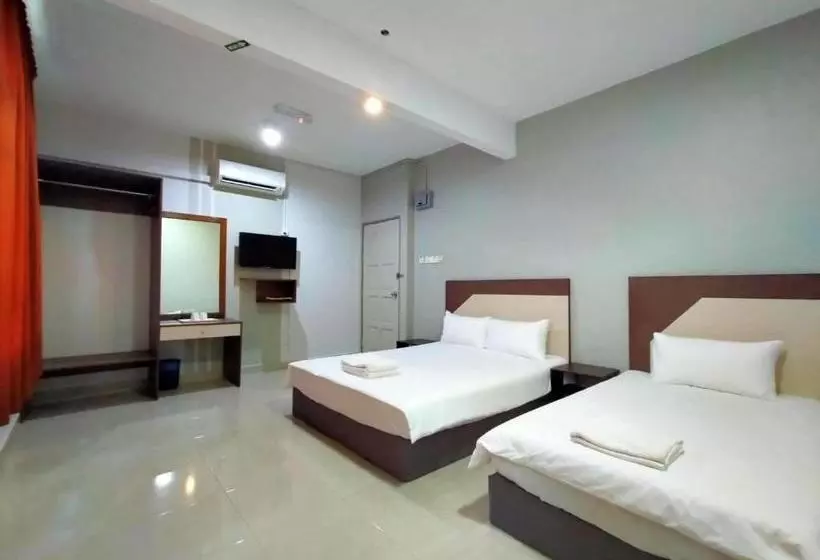 Hotelli Oyo 89934 Rose Village Inn 1