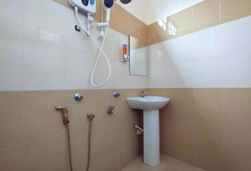 Hotelli Oyo 89934 Rose Village Inn 1