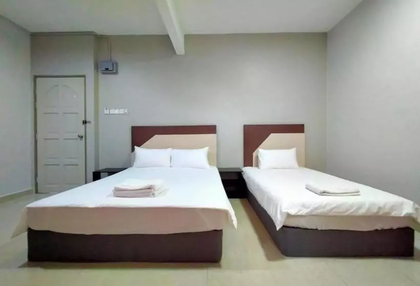 Hotelli Oyo 89934 Rose Village Inn 1