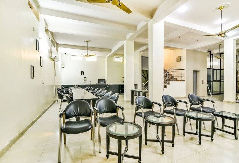 Fabhotel The Huespedes