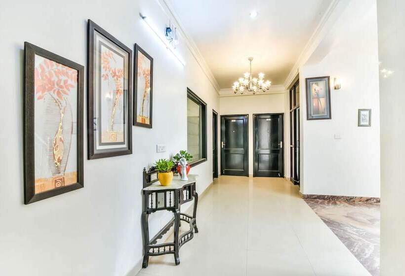 Fabhotel The Huespedes