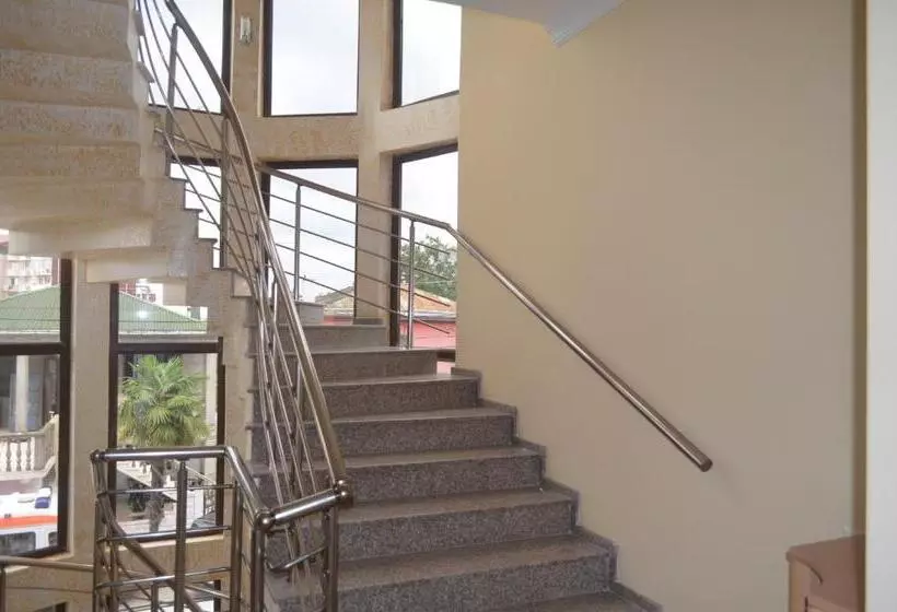 پانسیون Okro Life