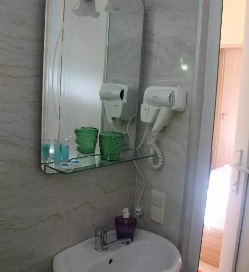 پانسیون Okro Life