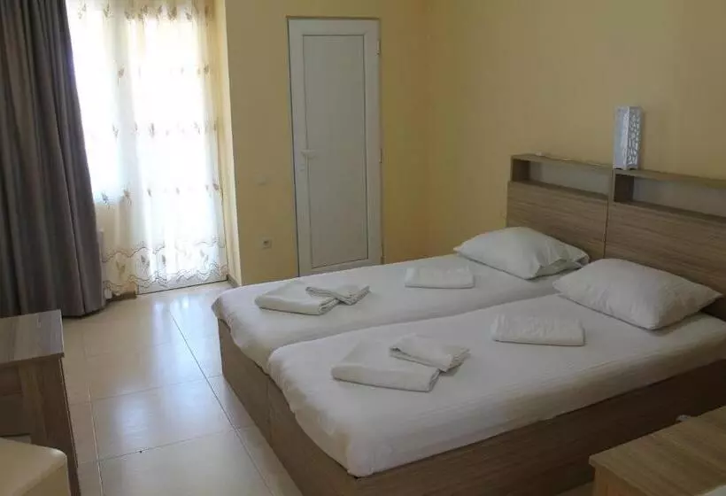 پانسیون Okro Life