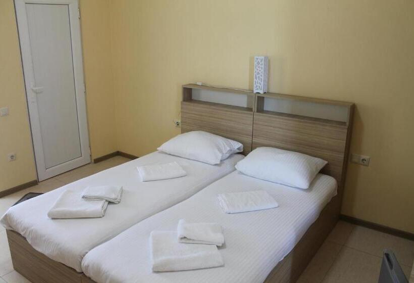 پانسیون Okro Life