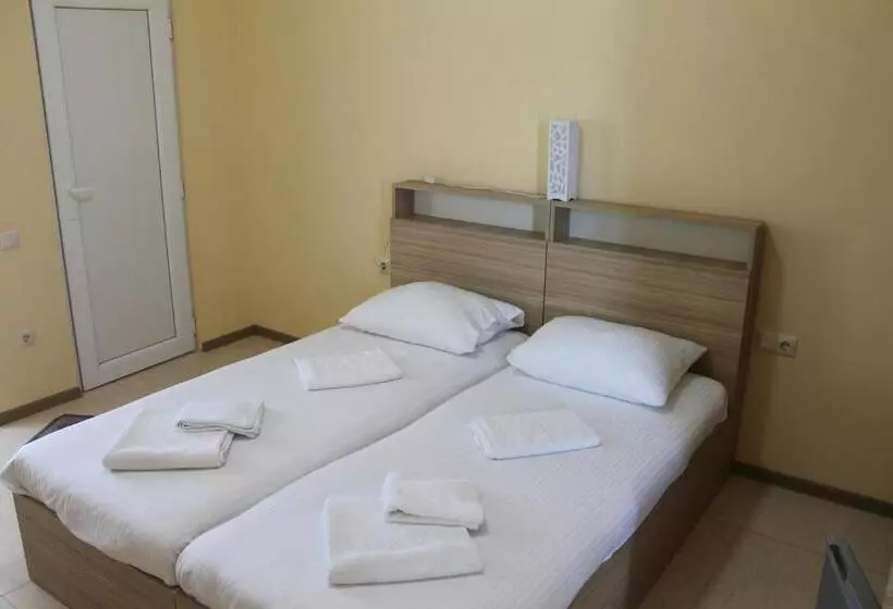 پانسیون Okro Life