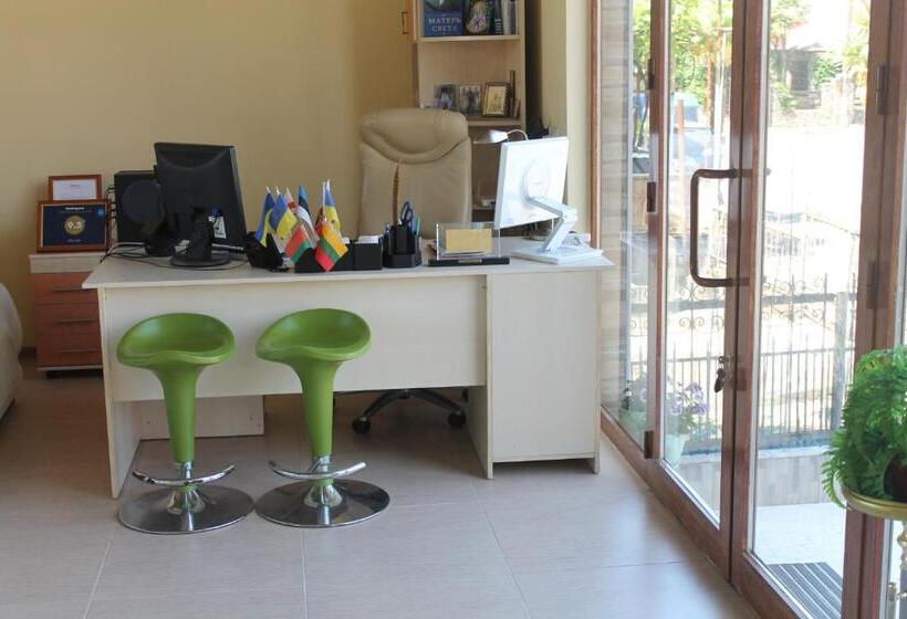 پانسیون Okro Life