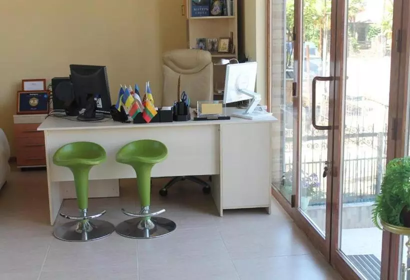 پانسیون Okro Life