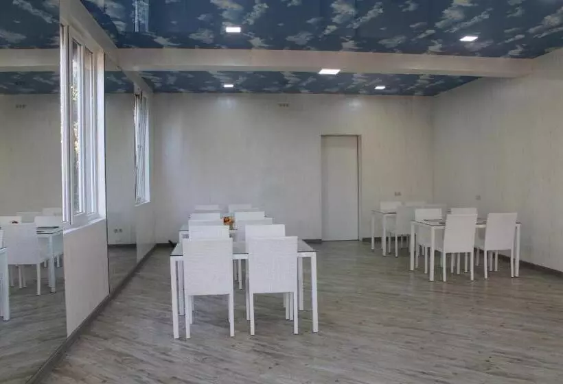 پانسیون Okro Life