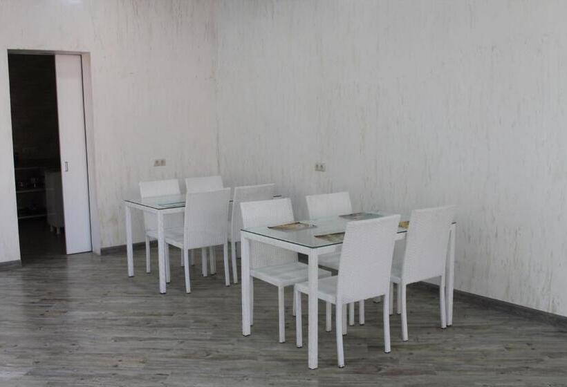 پانسیون Okro Life