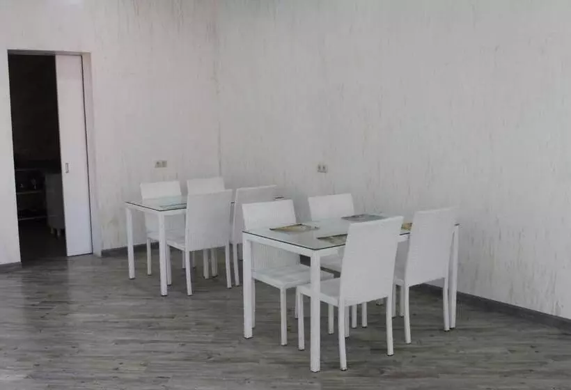 پانسیون Okro Life