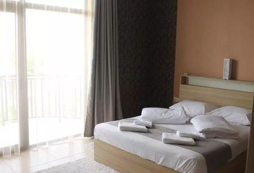 پانسیون Okro Life