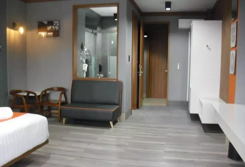 Sturgis Boutique Hotel Cipanas