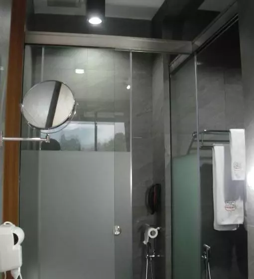 Sturgis Boutique Hotel Cipanas