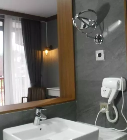 Sturgis Boutique Hotel Cipanas