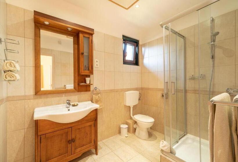 Hostelli Corona Villa