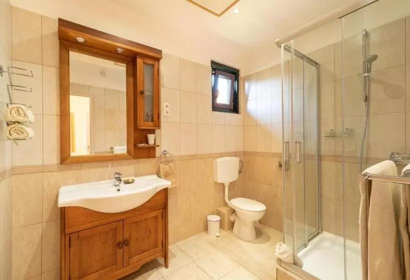Hostelli Corona Villa