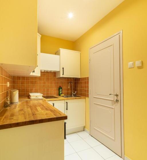 Hostelli Corona Villa