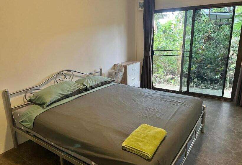 בית מלון כפרי Sleep Inn   Lonely Beach