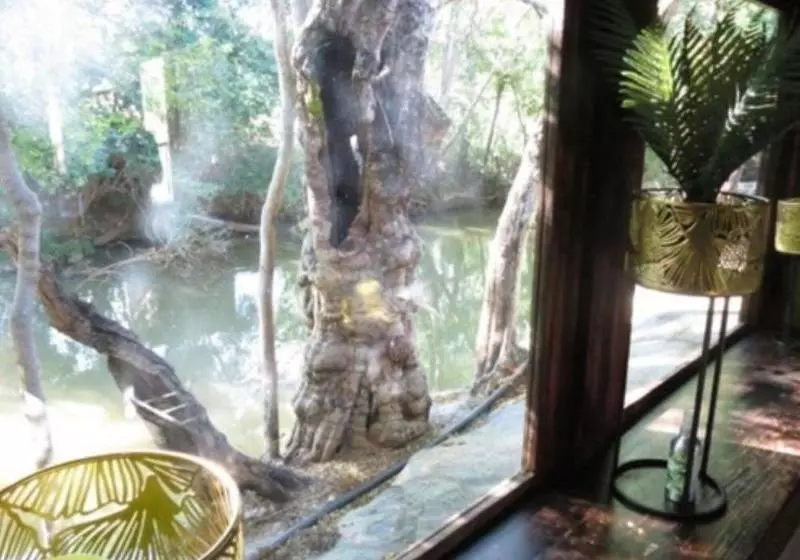 هتل Bushmans Rock